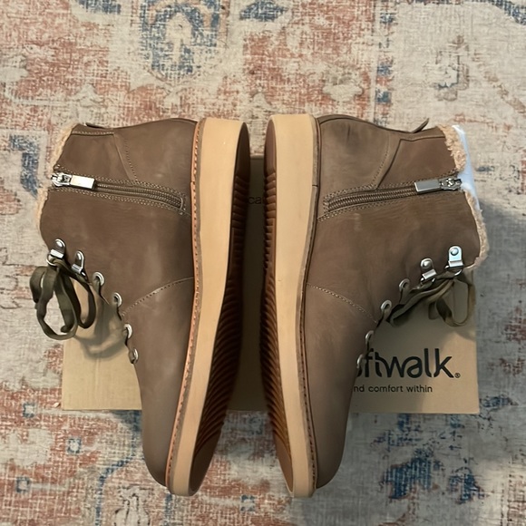 NWT-SoftWalk Women's Lace Up Boots, size 9 - Picture 7 of 13